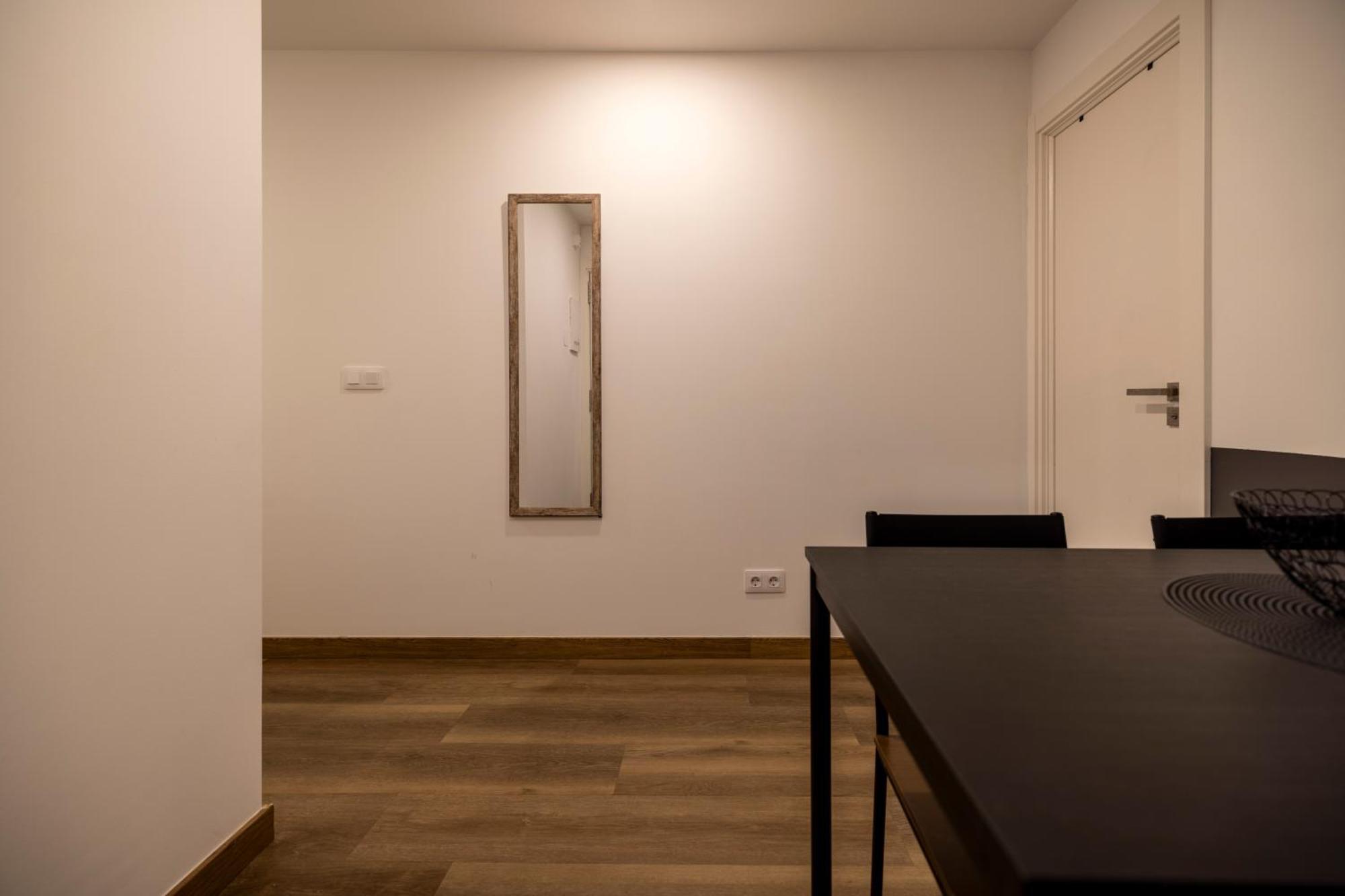 Estudio Para Grupos Pequenos En El Pas De La Casa - Centrico Luaran gambar